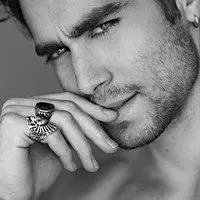 外国帅气胡子微信头像图片【点击鼠标右键下载】