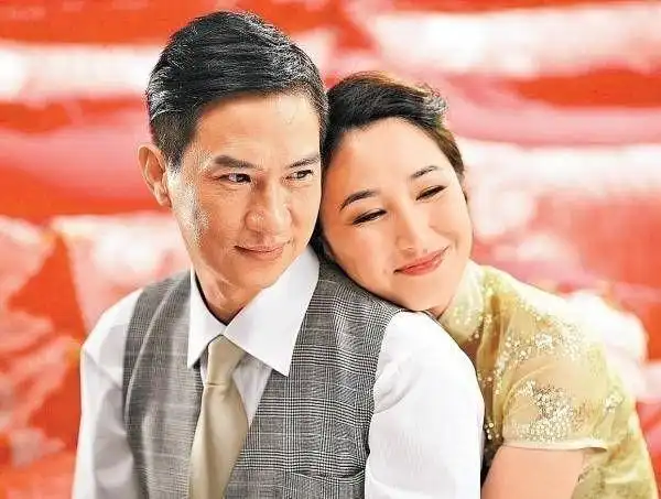 有句评论说:看见郭蔼明,想起了关咏荷.