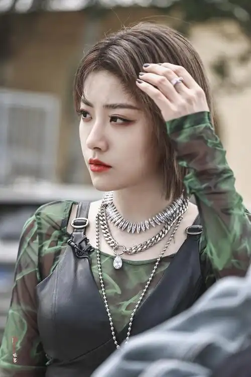 喻言身材喻言直拍喻言发色喻言短发喻言老公喻言壁纸喻言自作曲喻言