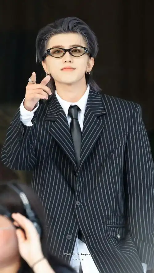 蔡徐坤造型##蔡徐坤首尔活动造型