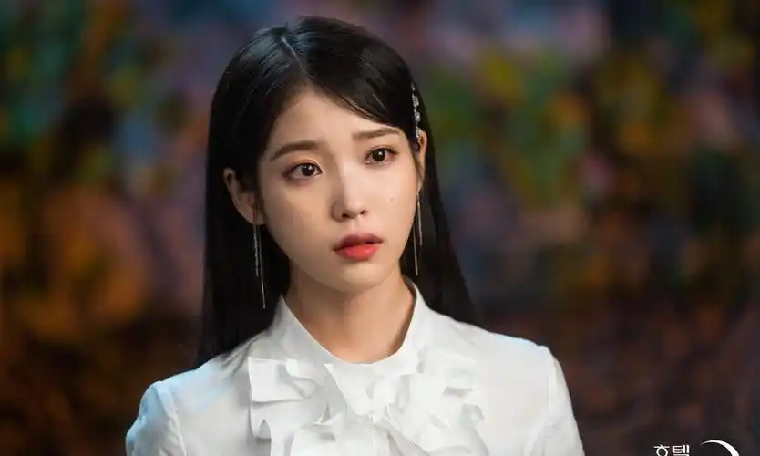 李知恩《德鲁纳酒店》高清剧照美图