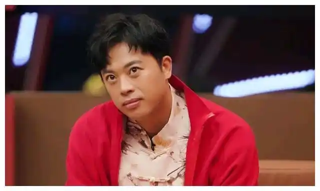 《闪光的乐队》中的金润吉,还是韩国选秀节目的总冠军,曾经很红插图7