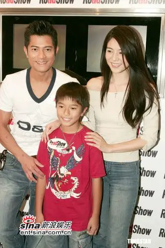 组图郭富城变身主持采访杨采妮许茹芸出怪招