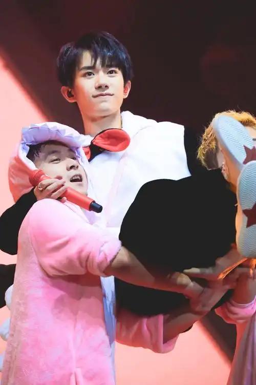 170813#tfboys四周年alivefour演唱会# 第二场 睡衣趴