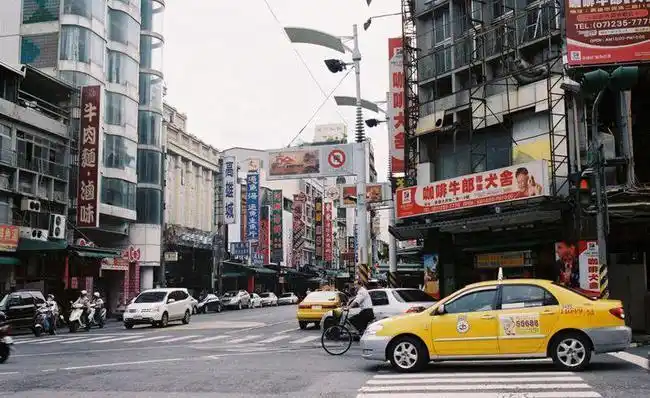台湾第二大城市高雄旧照城建水平像80年代浓浓的怀旧风