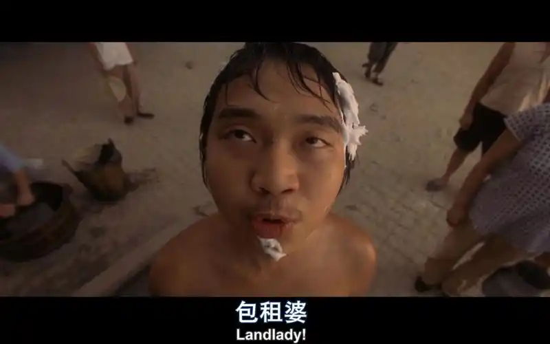 周星驰电影《功夫》精彩片段,经典回顾,还记得那个包租婆怎么突然间就