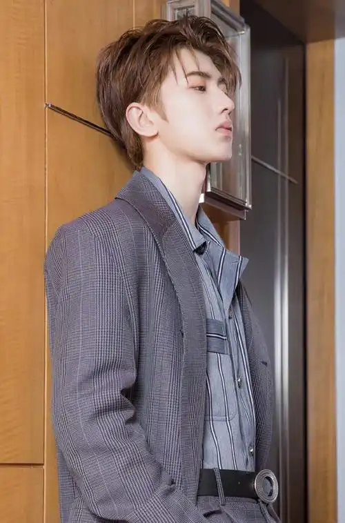 超人气偶像蔡徐坤高清图片帅到掉渣