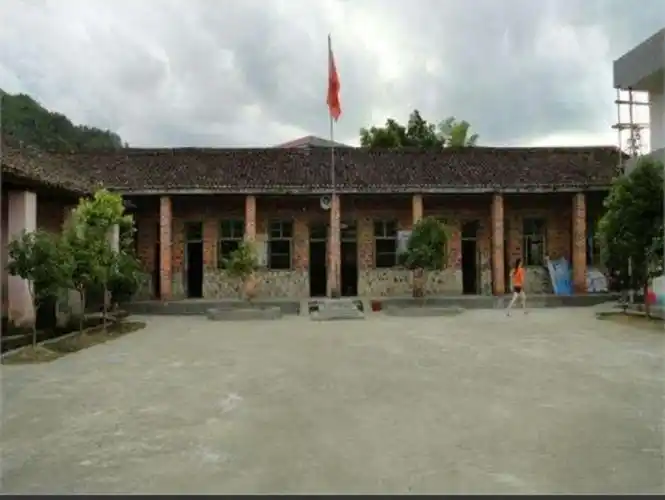 以前的学校现在的学校.孙浩然