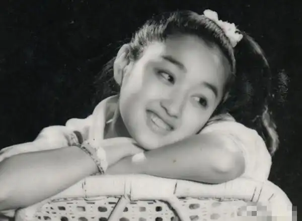 玉女杨钰莹纯美依旧