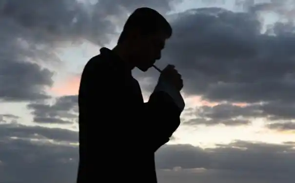 抽烟对性功能有哪些危害抽烟会导致男人阳痿吗图