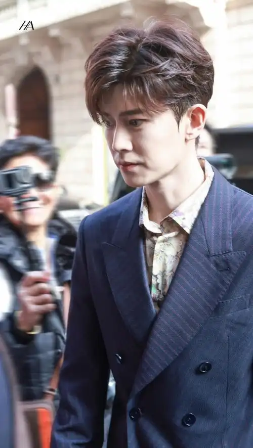 路透#还得是任嘉伦啊,造型是好看的很不管是古装还是现代装都可以拿捏