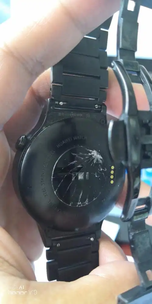 手表掉地上,碎了.