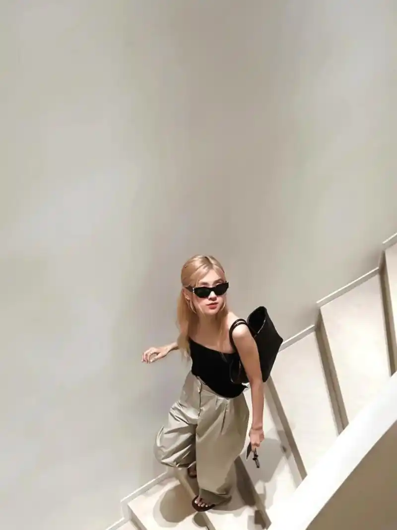 朴彩英rose 高清壁纸  想拥有这样的身材! 白白香香的宝 更新壁纸来啦