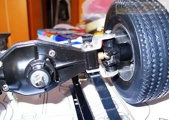 benz 8x8 自卸车改装基本完成(车斗喷漆,安装后杠)