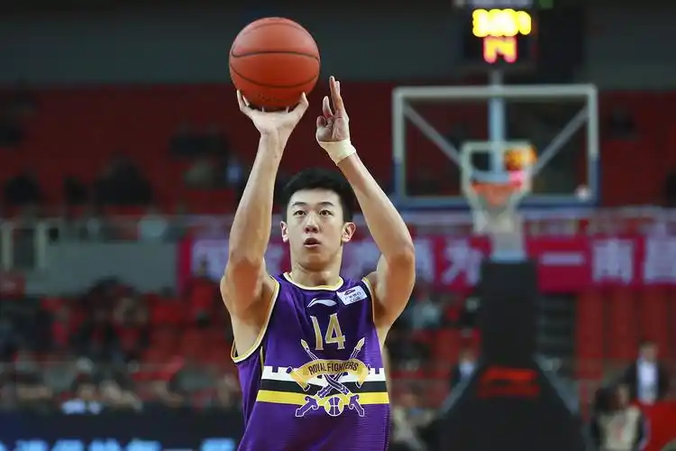 原创王少杰当选第三期cba联赛月度最佳星锐球员称号