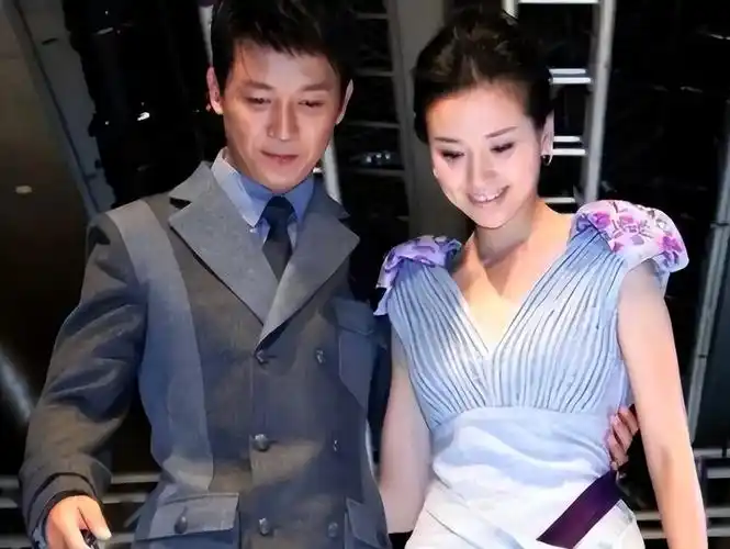 董洁带儿子出国度假,15岁顶顶被夸帅气赶超潘粤明,母子好似情侣