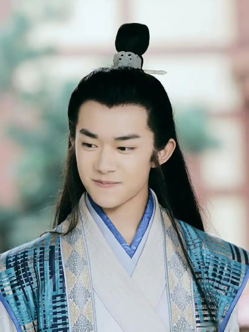 易烊千玺演过少年屈原#,端午节刷到15岁的易烊千玺,他曾在电视剧