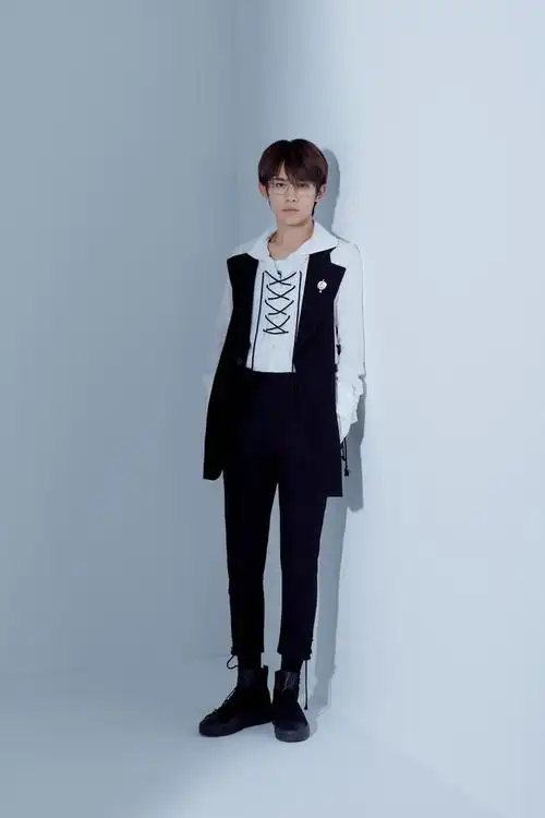 朋友请听好公布千人预约名单幸运儿有望和易烊千玺热聊