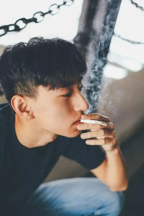 ② 抽烟时莫名的半颓感