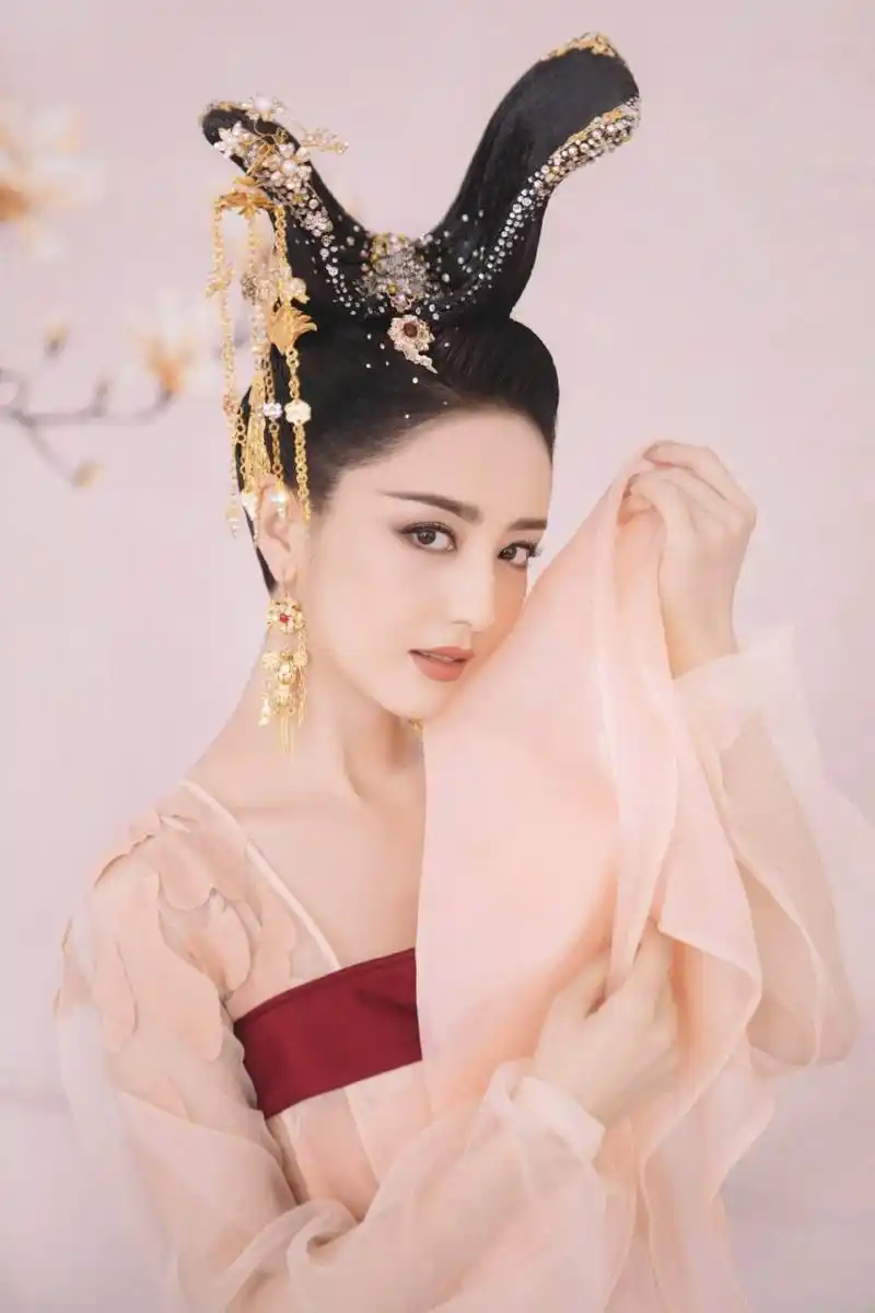 佟丽娅真的是太绝了,一身 古装造型,如同画中人,惊艳到我了#拍照段位