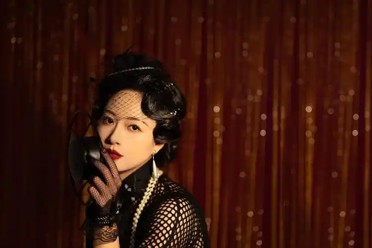 华灯起,车声响,歌舞升平.新图预告,民国女明星营业的一天 # - 抖音