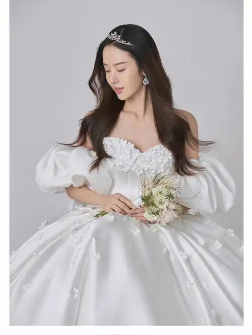 高级感室内主纱婚纱照拍摄