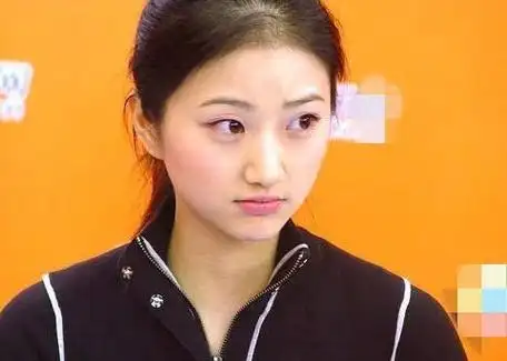 景甜10年前旧照曝光,双眼皮笑容甜美清纯