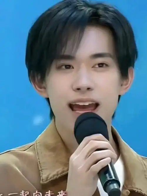 易烊千玺参加文艺志愿者晚会#怼脸拍状态怎么样