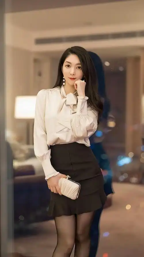 嫩模小热巴写真,蝴蝶结衬衫搭鱼尾包臀裙,甜美性感