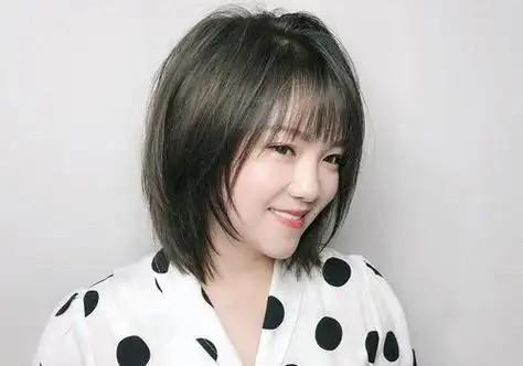 发型设计 短发 >> 脸圆脸胖女生剪短发最瘦脸 2020年适合胖圆脸女生梳
