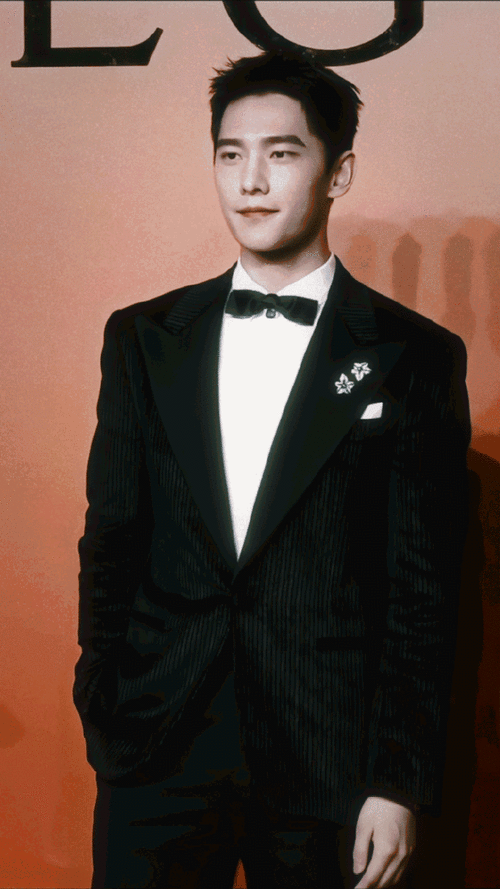 杨洋黑西装路透##杨洋黑西装活动路透