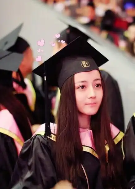 [迪丽热巴][分享]180430 迪丽热巴毕业照回顾:奶fufu的她乖得让人想拐