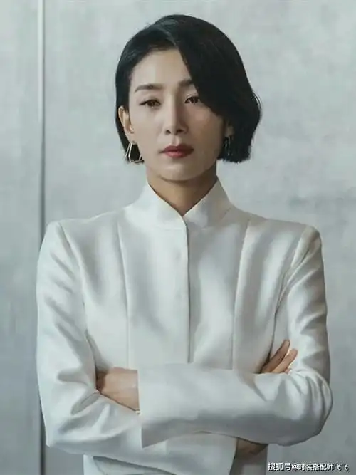 40几岁的女人怎样穿出气场学韩国女星金瑞恩西装穿搭简约高级