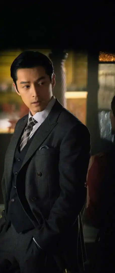 胡歌与老婆低调出行身高差萌点十足网友这才是真爱的模样