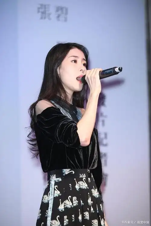 张碧晨在采访中表示后悔没有早点认识武艺,这让不少网友感到惊讶.