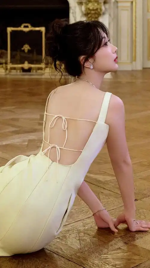 #杨紫黄色吊带#