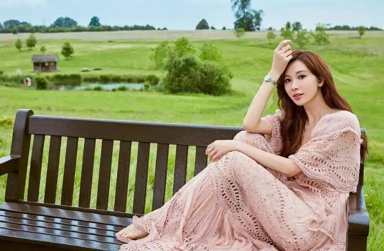 林志玲晒老公演出照,六块腹肌清晰可见,婚后生活幸福美满_黑泽良_演技