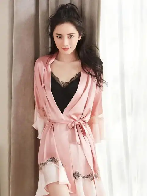 当红美女杨幂性感写真大秀魔鬼好身材!网友却吐槽穿太多