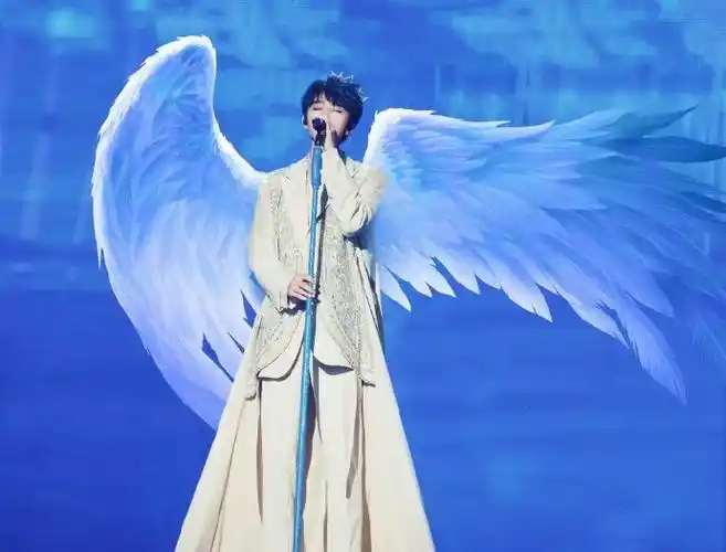 [爱橙橙]从珍珠皇冠到荆棘皇冠~顺便安利一下我们演员王俊凯即将上映