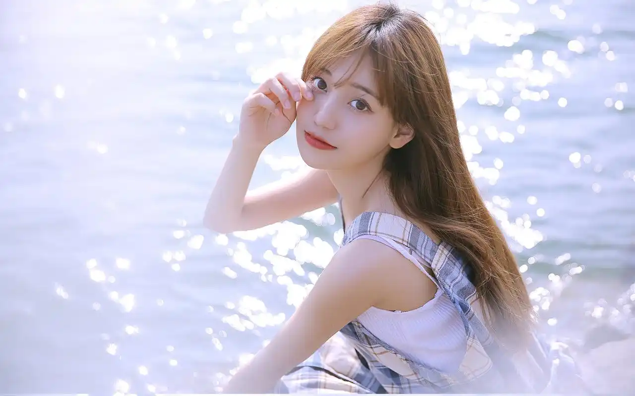 清纯长美女海边高清桌面壁纸