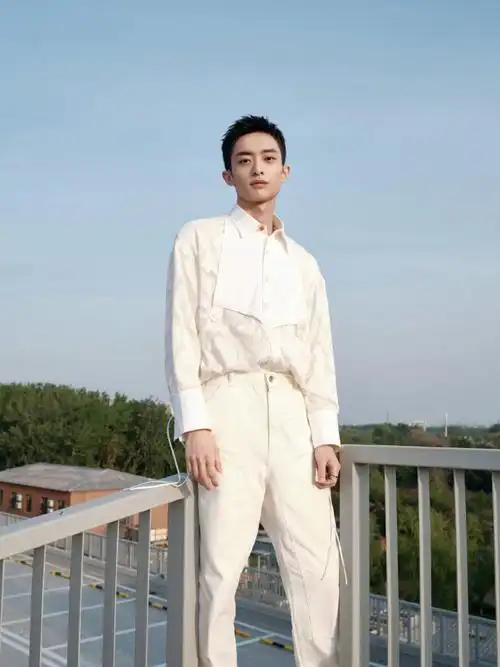 白宇帆白衬衫少年感##央视五四晚会