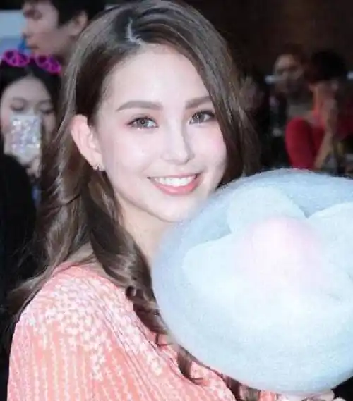 原创都说现在的昆凌以及够好看了可看到她十七岁的旧照才知道变化有