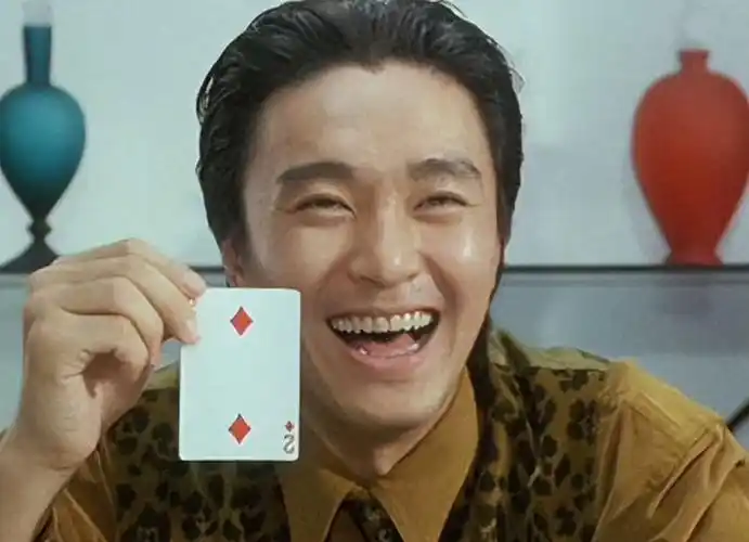 周星驰在听周杰伦新歌时仪式感直接拉满喝12万块钱一瓶的红酒