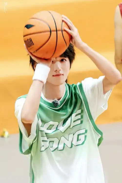 时代少年团壁纸超话#时代少年团#  cr:烟花纪·宋亚轩