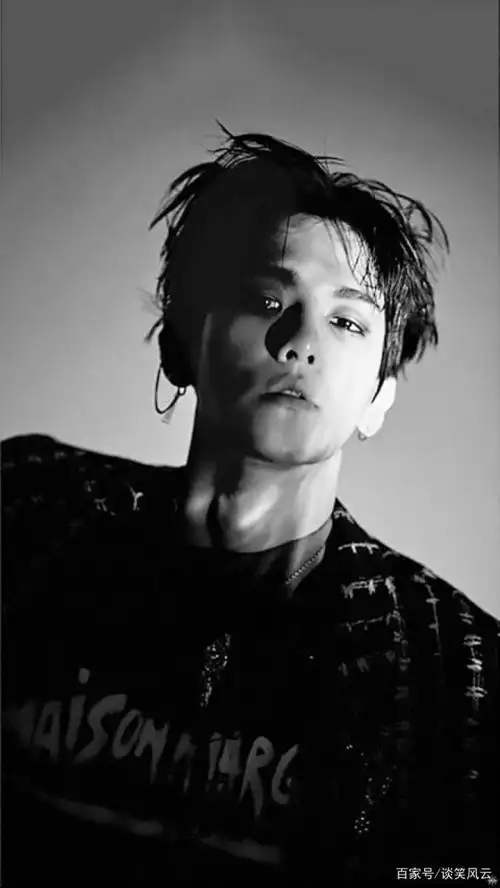 边伯贤也太撩了吧,这坚毅的眼神和绝美的五官,大佬气场十足!