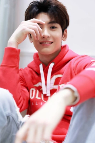 黄俊捷个人资料,黄俊捷多大?黄俊捷都拍过什么作品?