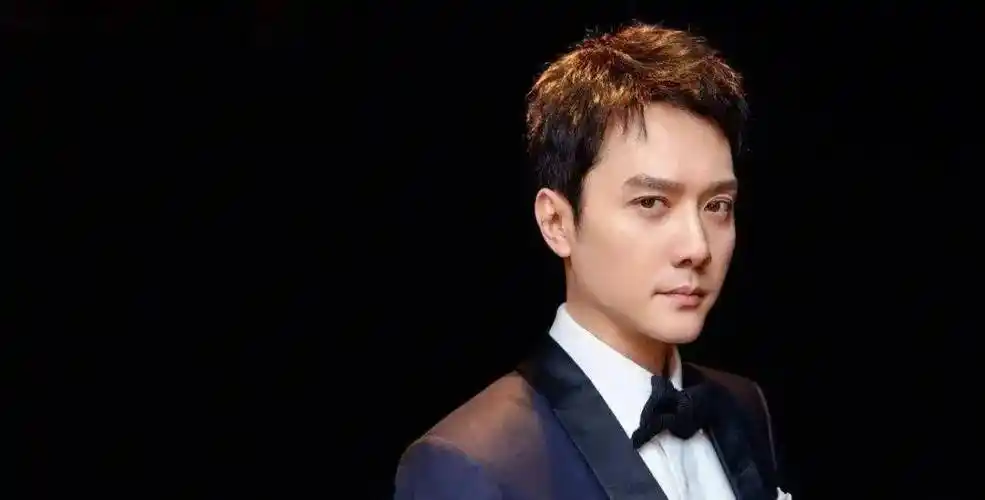 冯绍峰忽然公开认爱,照片曝光:恭喜,他找到了最值得爱的人!