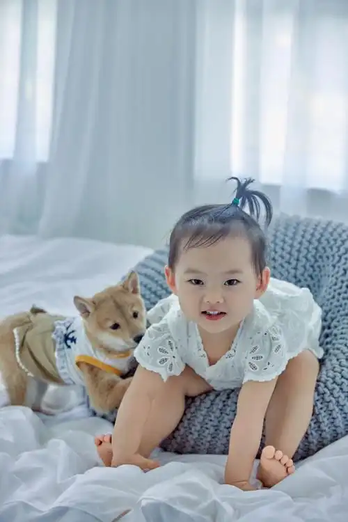 萌娃和萌宠.当可爱小朋友遇上可爱小狗 真滴可爱加倍啦96   - 抖音