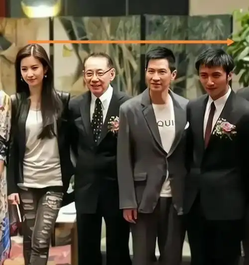 谢霆锋和身高170的刘亦菲合影竟比她还矮但和174的王菲一样高