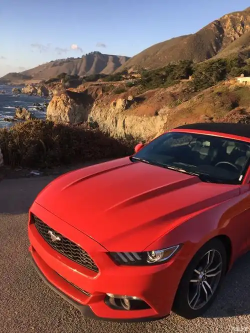 租了一辆野马敞篷